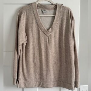 Orvis - Cream v-neck sweatshirt - Medium